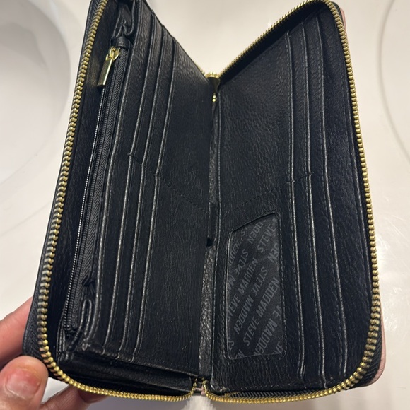 STEVE MADDEN WALLET - Picture 2 of 4